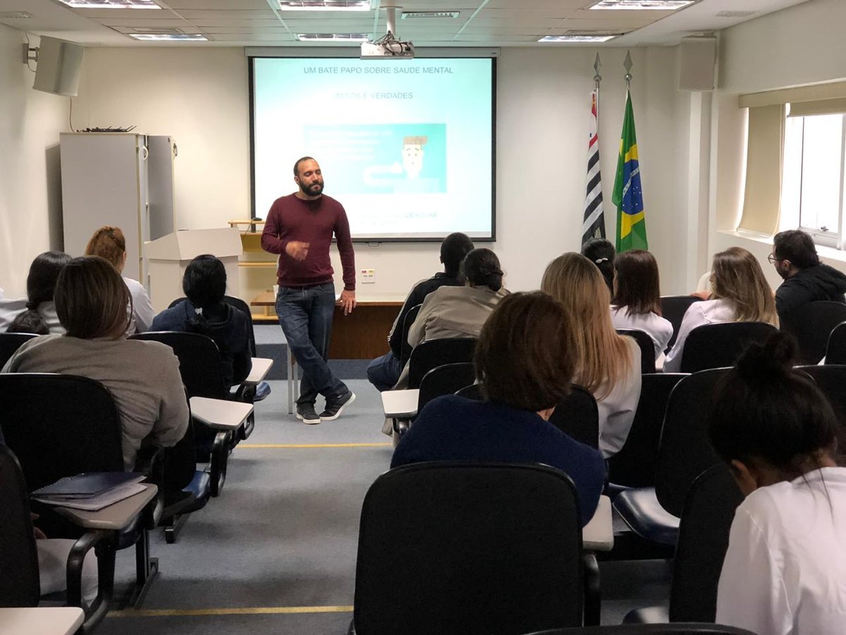 Palestra sobre saúde mental em ambiente corporativo