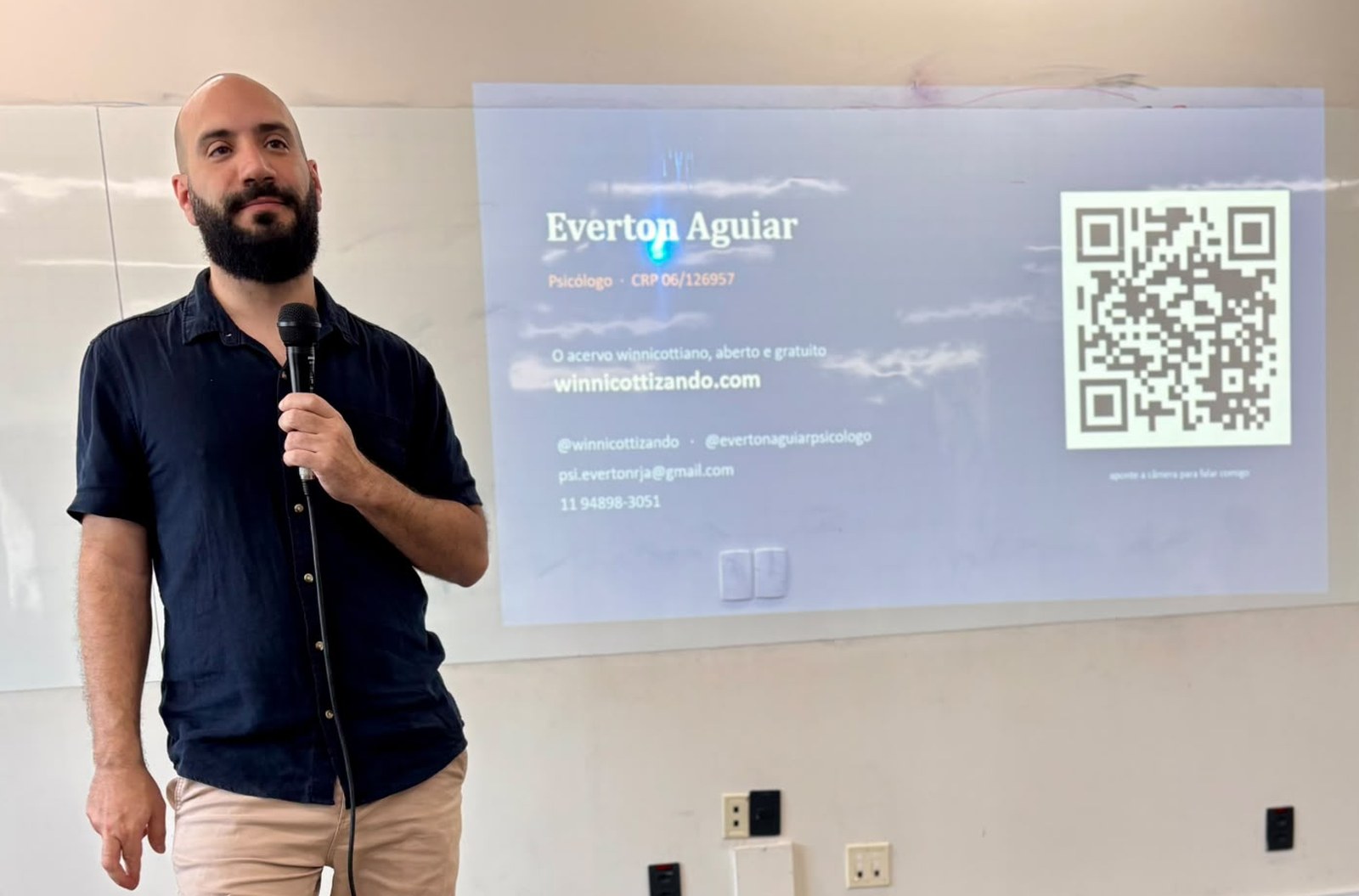 Everton Aguiar palestrando na Universidade São Judas