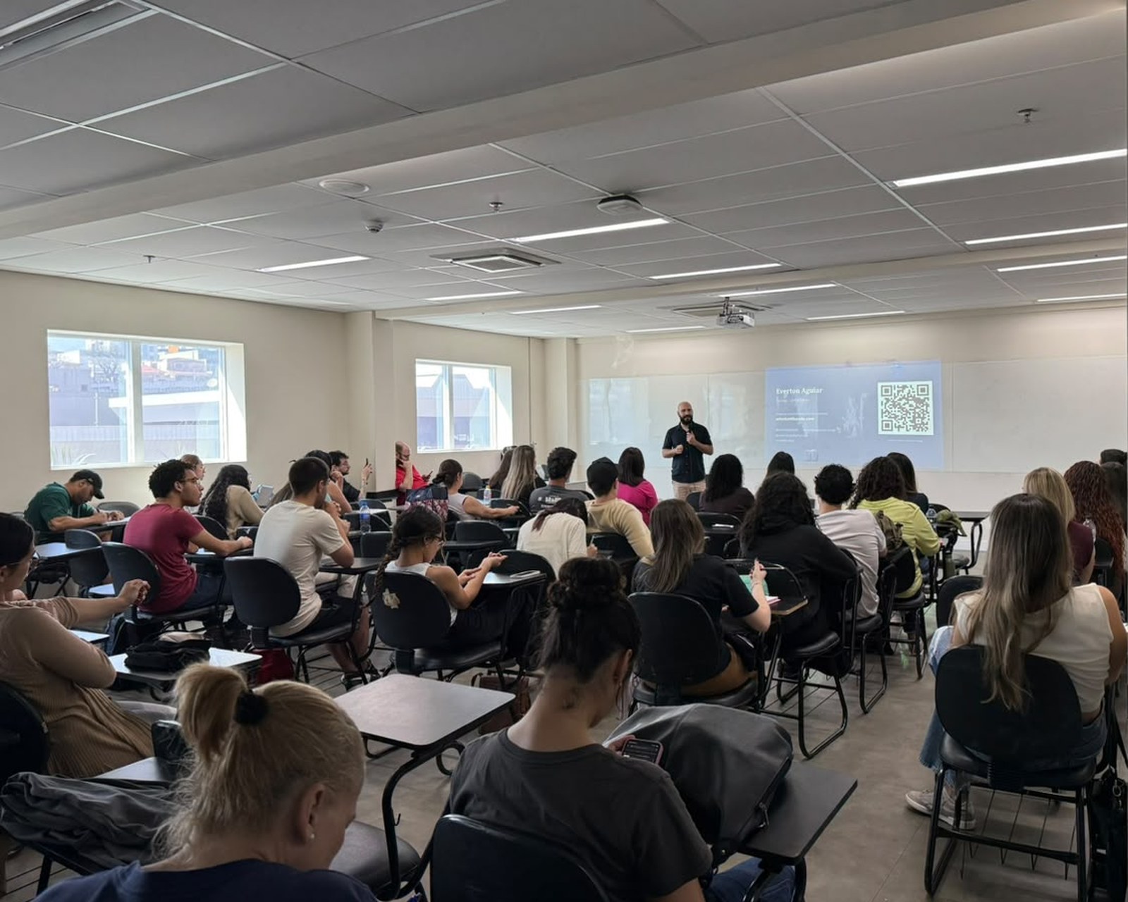 Plateia durante palestra na Universidade São Judas